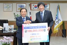 쌍방울그룹 계열사 디모아 임직원들도 함께 참석하여 취약계층에 마스크를 나눠드렸습니다. ìŒë°©ìš¸ê·¸ë£¹ ìž¬ í¬ì²œì‹œêµìœ¡ìž¬ë‹¨ì— ìž¥í•™ê¸°ê¸ˆ ê¸°íƒ í¬ì²œ ê°€í‰ ë¶ë¶€ë‰´ìŠ¤ ê¸°ì‚¬ë³¸ë¬¸ ê²½ê¸°ë¶ë¶€íƒ'ë‰´ìŠ¤