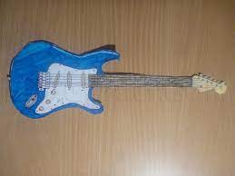 Begin by drawing a small circle and a large oval, allowing the shapes to overlap. How To Draw An Electric Guitar Step By Step Drawing Guide By Eeoopig Dragoart Com