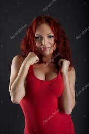 Tiro De Mulher Ruiva Sedutora Com Nariz Perfurado Fotografias De Stock C Wisky 67582313