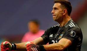 Aston villa anunció la contratación con un vínculo de cuatro años, con lo que el ex arsenal seguirá en los focos de la premier league, quizás con la promesa de una mayor continuidad como titular. 8iiolbsu4skiim