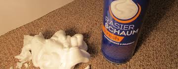 Einfacher rasierschaum hilft gegen viele flecken, verunreinigungen und sogar gegen hartnäckigen fettschmutz. á… Den Teppich Reinigen Mit Diesen Tipps Gelingt Es