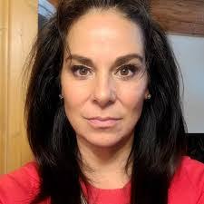 Dee Berry's Instagram, Twitter & Facebook