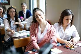 Bir tür ve çalışkan bir öğrenci sınıfı (hababam sınıfı) hababam katılır ama onlardan biri olarak onu kabul etmezler ve o bütün sınıf 'şakalar hedefi haline gelir. Bild Von Hababam Sinifi Yeniden Bild 10 Auf 23 Filmstarts De