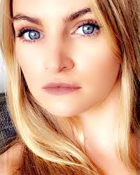 Abbey Busch's Instagram, Twitter & Facebook