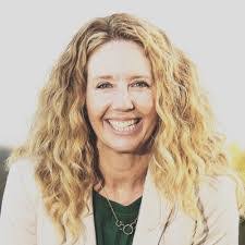 Andrea Harrow's Instagram, Twitter & Facebook