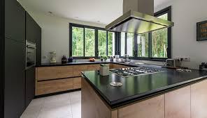 Cuisine De Bois Et D Anthracite Macoretz Agencement Cuisine Moderne Idee Deco Cuisine Ouverte Idee Deco Cuisine