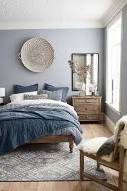Grau Blau Grau Schwarz Weiss Und Helle Holzer Hier Ist Eine Prise Ethno Eingezogen Bild Refinery29 In 2020 Schlafzimmerfarbe Zimmer Schlafzimmer Inspiration