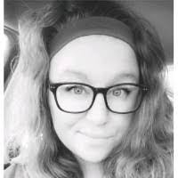 Stephanie Thiele's Instagram, Twitter & Facebook