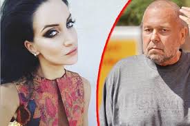 Andrea plánuje s jiřím rozvod, který se nyní podle jejích slov odkládá. Andrea Pomeje 30 An Unwelcome Trip With Jirka One Hour On The Train