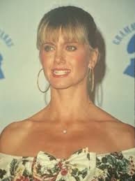 Olivia at The Grammy Awards.1989. #olivianewtonjohn #olivia #grease #xanadu  #twoofakind #chloelattanzi #physical #johntravolta #cliffrichard  #eurovision #olivianewtonjohnforever #olivianewtonjohnfans #sandyolsson  #hopelesslydevotedtoyou #toomorrow ...