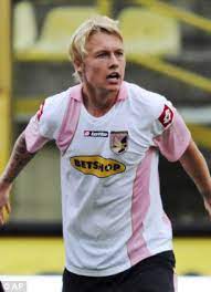 Il difensore danese del palermo, simon kjaer, parla del suo futuro in maglia rosanero e confessa di essere disposto a restare in caso di qualificazione in. Manchester United Chelsea And Liverpool Set For Battle To Sign Palermo Defender Simon Kjaer Daily Mail Online