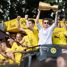 Når de største klubber ænsker vores spillere kan vi ikke holde på sv: Bilder So Ausgelassen War Die Bvb Pokalfeier 2017 Bvb 09
