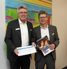 Raiba freut sich über Bausparer