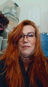 Beth Burris's Instagram, Twitter & Facebook