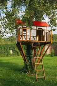 Ein Baumhaus Fur Kinder Im Garten Bauen Nutzliche Tipps Und Ideen Baumhaus Selber Machen Baumhaus Designs Coole Baumhauser