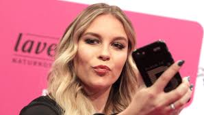 Jul 04, 2021 · dagi bee: Dagi Bee Digital Detox Sie Loscht Tiktok Und Entfolgt Allen Auf Instagram Bunte De