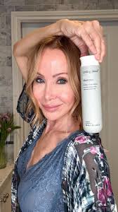 Which cart would you choose? ❤️Champagne cart 🩷Bloody Mary cart 💜Cinnamon  Roll cart We went with bubbles & the giant bun smothered in frosting! Oh  and did I mention caviar bumps? So