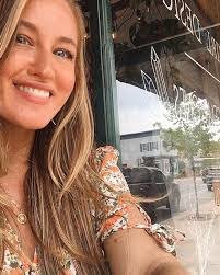 Heidi Thibodeau's Instagram, Twitter & Facebook