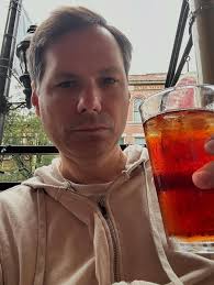 This is what I look like holding an iced tea (unsweetened).