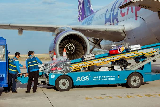 Tập - Xe băng chuyền – Baggage Conveyor Belt Vehicle Xe băng chuyền hành lý  là phương tiện được thiết kế để xếp và dỡ hành lý/hàng hóa lên xuống máy  bay.
