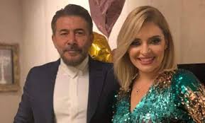 إذا بيعت الأمة ولها زوج فسيدها أحق ببضعها. Ø¹Ø§Ø¨Ø¯ ÙÙØ¯ Ø¨ØµÙØ±Ø© Ø±ÙÙØ§ÙØ³ÙØ© ÙØ¹ Ø²ÙØ¬ØªÙ Ø²ÙÙØ© ÙØ§Ø²Ø¬Ù Ø¥Ø­ØªÙØ§ÙØ§ Ø¨Ø¹ÙØ¯ Ø²ÙØ§Ø¬ÙÙØ§ Ø§ÙÙ18