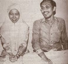 Maybe you would like to learn more about one of these? Bongkar 9 Perkara Mengenai Isteri Tun M Tun Dr Siti Hasmah Yang Mungkin Korang Tak Pernah Tahu