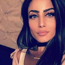 Danielle Sandler's Instagram, Twitter & Facebook