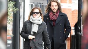 I am sending so much love to you, hoping you're ok and as well and happy as you can be in these strange times. Doch Kein Karriereende Fans Von Emma Watson Konnen Aufatmen