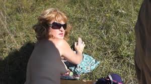 Xvideos une grosse mature se branle dans les dunes devant un voyeur free Un Pervers Se Branle Et Se Vide Les Couilles En Matant Une Femme Entrain De Bronzer Nue Sur La Plage Pov Pornhub Com