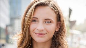 Apollonia Sterckx: 'Britt heeft altijd dat gekke kantje van Nancy's  kledingstijl mee.'