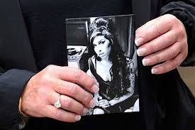 Maybe you would like to learn more about one of these? Amy Winehouse Funeral Dad S Tearful Farewell To His Angel Mirror Online