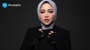 Adalah seorang publik figur atau influencer yang. Biografi Rachel Vennya Sang Selebgram Tersohor Tanah Air
