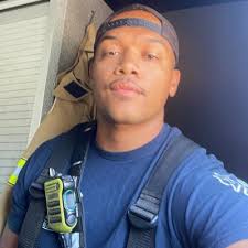 Kenny Malik Lewis (@KennMillii)