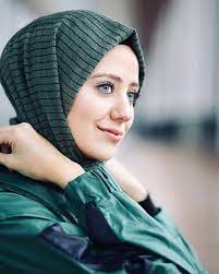 Image May Contain 1 Person Closeup Basortusu Modasi Guzel Kadinlar Kadin