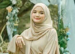 Aku respect betoi dgn azmil mustafa ni, dia dah tinggalkan dunia glamour sebagai artis tapi lagu ' pilihanku' nyanyian dia ni aku. Alya Iman Luah Perasaan Rindu Terhadap Arwah Bapa Hilang Arah Sejak Dua Tahun Lalu Selepas Dia Meninggal Saya Tak Tahu Apa Sebenarnya Kehidupan Hiburan Mstar