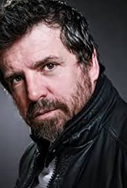 Uçuş sırasında peşlerinde olan diğer savaş uçakları ile zorlu bir. Carson Manning Imdb