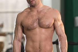 Trim the hair evenly, but shave anything along the creases of your legs (so that no hair sticks out of your bikini bottom, thong, boy briefs, etc.). How To Trim Chest Hair With Scissors 6 Perfect Steps Ready Sleek