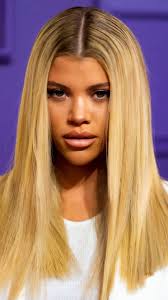 This super pale honey blonde hair color with dark roots is the classy hair look that your sophisticated self deserves. Nineteen Of The Best Honey Blonde Hair Colours
