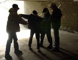 Coppia gay vittima della baby gang a Bologna: Hanno dato fuoco al portico  di casa