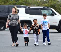 Patrick mahomes might be the nfl's next superstar quarterback, but he still holds a special place in his mom, randi martin's, heart. Kailyn Lowry Stuns In A Black Swimsuit For Waterpark Family Photo 5 Months After Giving Birth Sunriseread