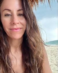 Tara Romano's Instagram, Twitter & Facebook