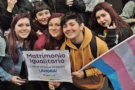 Por favor prioricemos a la gente que tanto lo necesita. Chile Mas Del 65 Apoya El Matrimonio Igualitario Y El Derecho A La Identidad De Genero Mientras El Respaldo A La Adopcion Homoparental Supera El 50 Movilh Chile