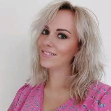 Bijzonder! In 2006 stond ik als 16 jarige samen met mijn beste vriendin  Natalie van Ginkel in de Stentor Apeldoorn. Een leuk interview over jezelf  ontwikkelen en “zo goed voorbereid mogelijk” naar