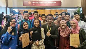 Senarai sekolah menengah terbaikdi malaysia berikut berdasarkan pencapaian keseluruhan sijil pelajaran malaysia. Pelajar Malaysia Raih 7 Pingat Emas
