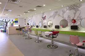 Colorful Nature Inspired Hair Salon For Kids In New York Salon De Coiffure Pour Enfants Salon De Coiffure Enfants Salon De Coiffure
