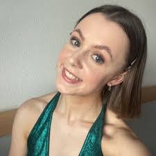 Kirsten Devlin's Instagram, Twitter & Facebook