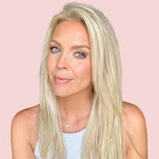 Laura Mosley's Instagram, Twitter & Facebook