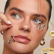 Gold Kim's Instagram, Twitter & Facebook