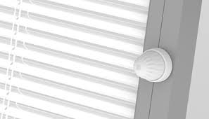 Früher wurde der scheibenzwischenraum bei schallschutzfenstern häufig mit schwefelhexafluorid gefüllt. Screenline Sonnenschutz Fenster Mit Integrierter Jalousie