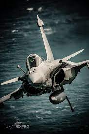 L'un des plus importants avions de combat du début du 21ème siècle, le dassault rafale français peut être à la fois un appareil terrestre pour l'armée de l'air ou un appareil embarqué pour l'aéronavale. Rafale Avion De Chasse Avion Militaire Rafale